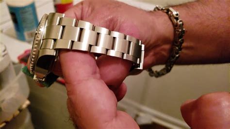 how to remove scratches from Rolex bracelet